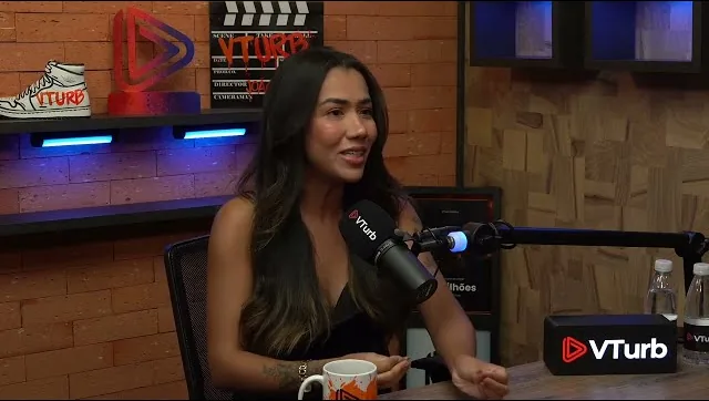 Elida Dias no estúdio do podcast SDE, episódio 146
